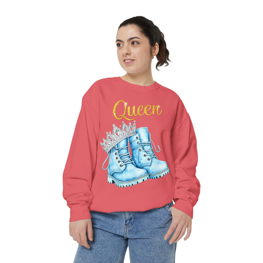 Queen Light Blue Boots Shirt – Pink Crown Graphic Tee, Cute Girly Streetwear, Fashion Queen Outfit, Trendy Women’s Statement T-Shirt