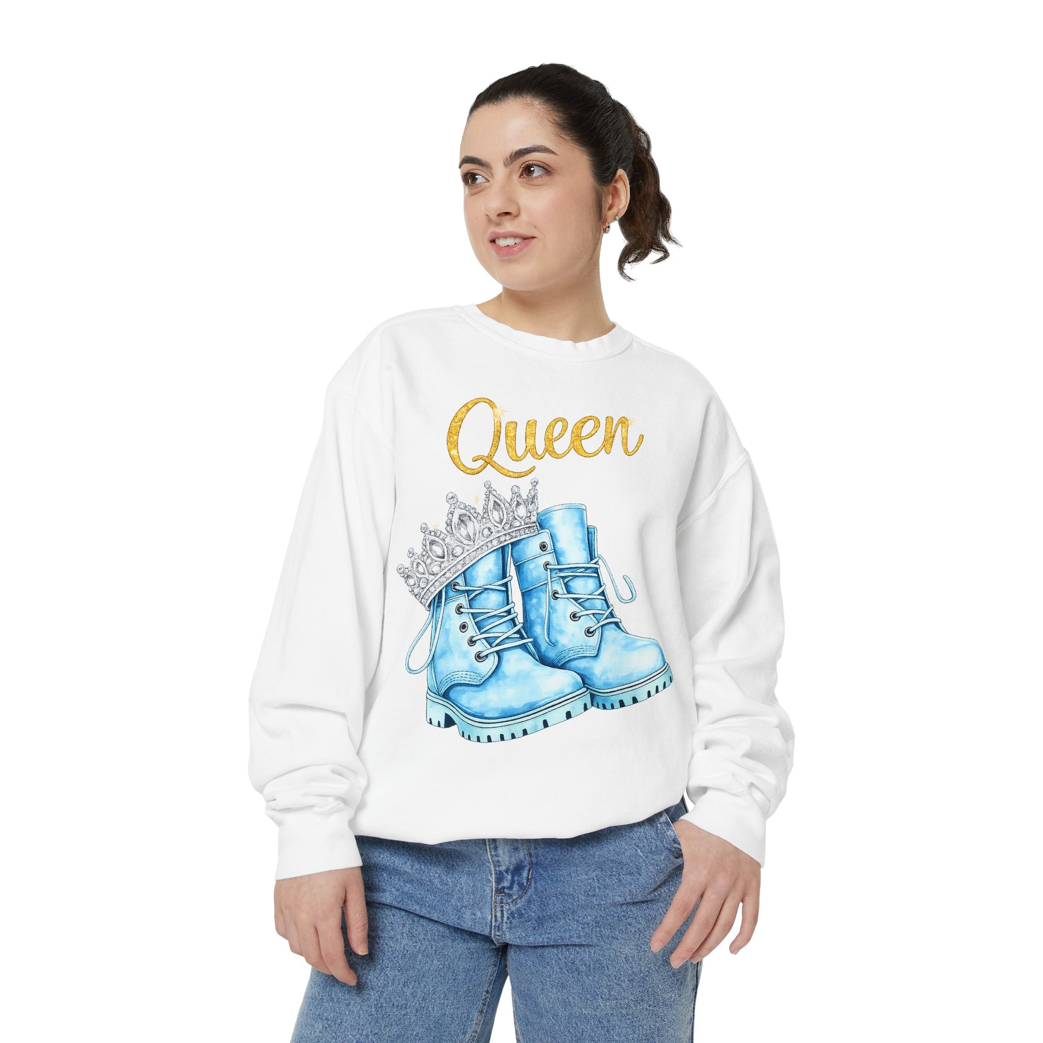 Queen Light Blue Boots Shirt – Pink Crown Graphic Tee, Cute Girly Streetwear, Fashion Queen Outfit, Trendy Women’s Statement T-Shirt