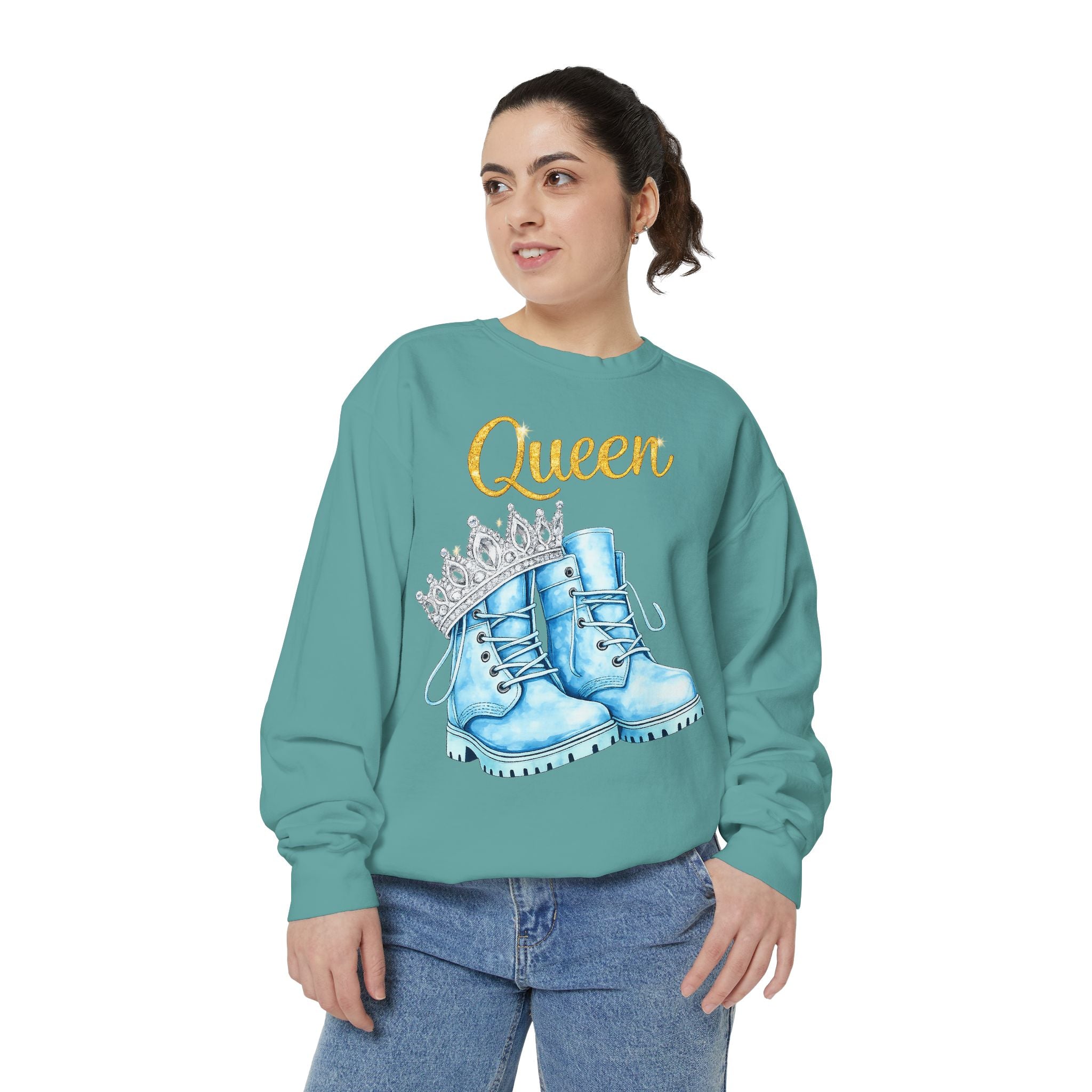 Queen Light Blue Boots Shirt – Pink Crown Graphic Tee, Cute Girly Streetwear, Fashion Queen Outfit, Trendy Women’s Statement T-Shirt