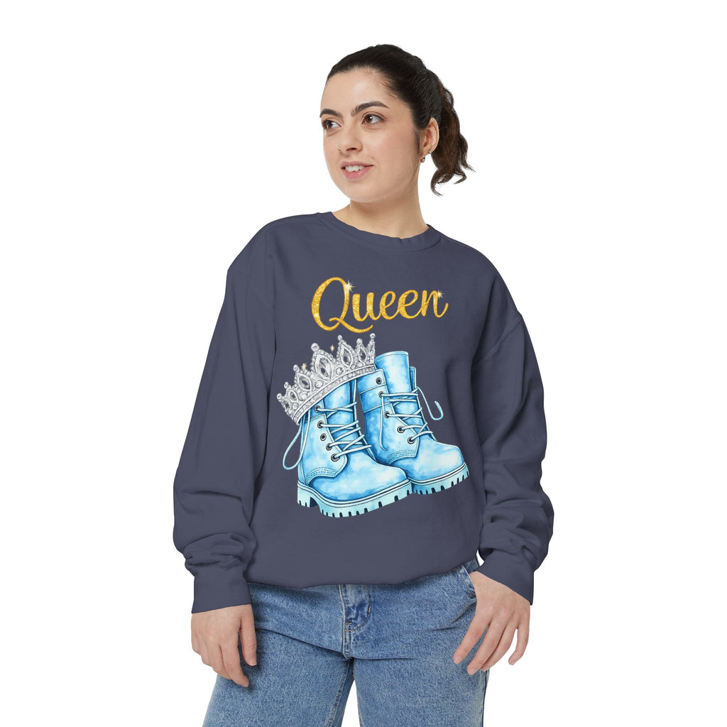 Queen Light Blue Boots Shirt – Pink Crown Graphic Tee, Cute Girly Streetwear, Fashion Queen Outfit, Trendy Women’s Statement T-Shirt