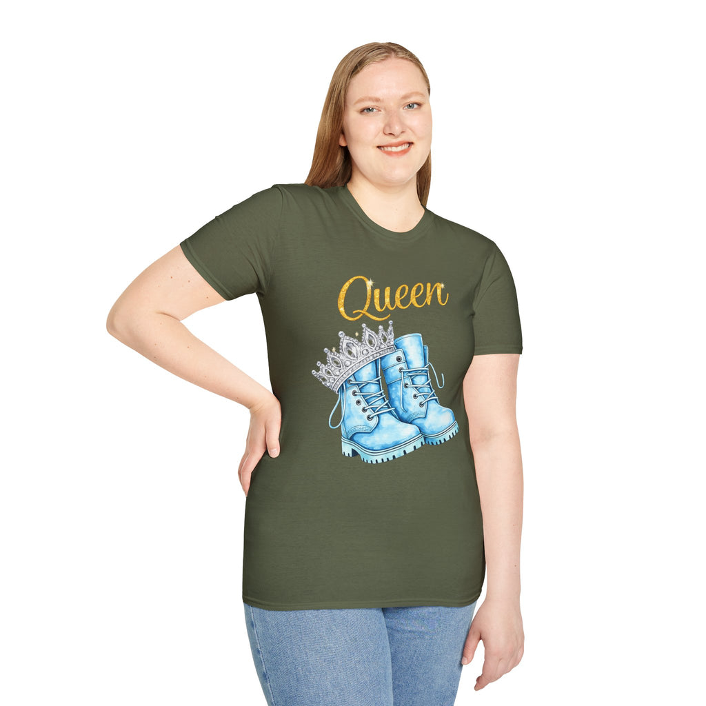 Queen Light Blue Boots Shirt – Pink Crown Graphic Tee, Cute Girly Streetwear, Fashion Queen Outfit, Trendy Women’s Statement T-Shirt