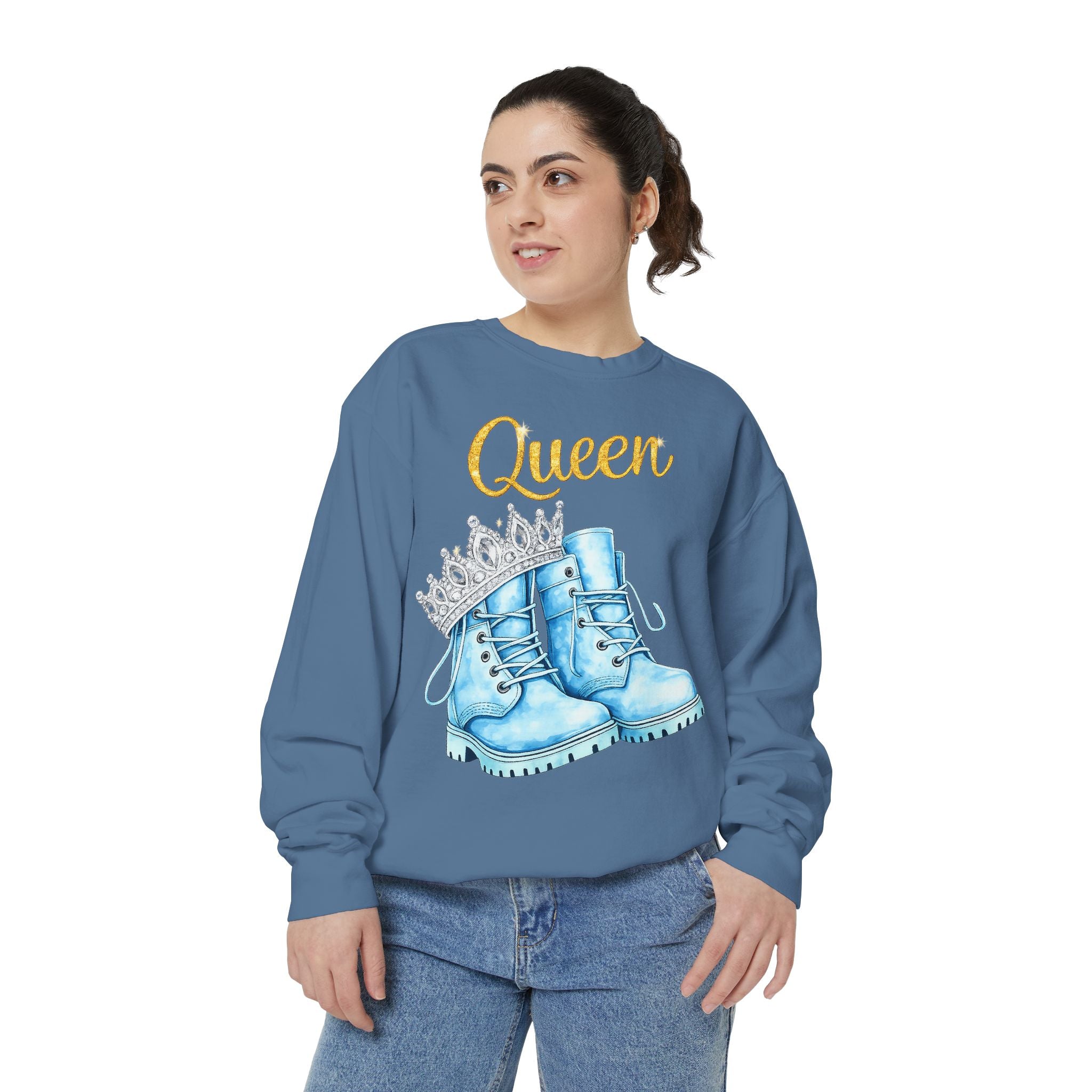 Queen Light Blue Boots Shirt – Pink Crown Graphic Tee, Cute Girly Streetwear, Fashion Queen Outfit, Trendy Women’s Statement T-Shirt
