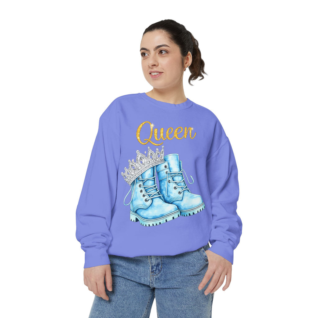 Queen Light Blue Boots Shirt – Pink Crown Graphic Tee, Cute Girly Streetwear, Fashion Queen Outfit, Trendy Women’s Statement T-Shirt